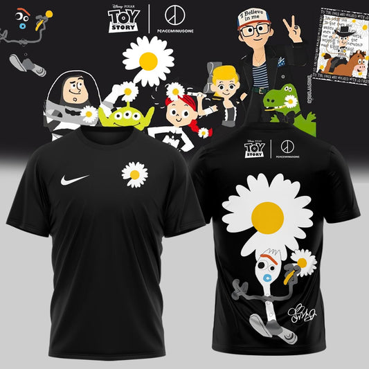 ,.G-Dragon’s PEACEMINUSONE x TOY STORY TShirt